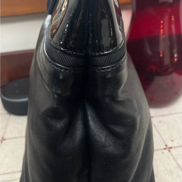 Salvatore Ferragamo Black Patent Soft Leather Shoulder Bag Magnetic Close - Picture 12 of 15